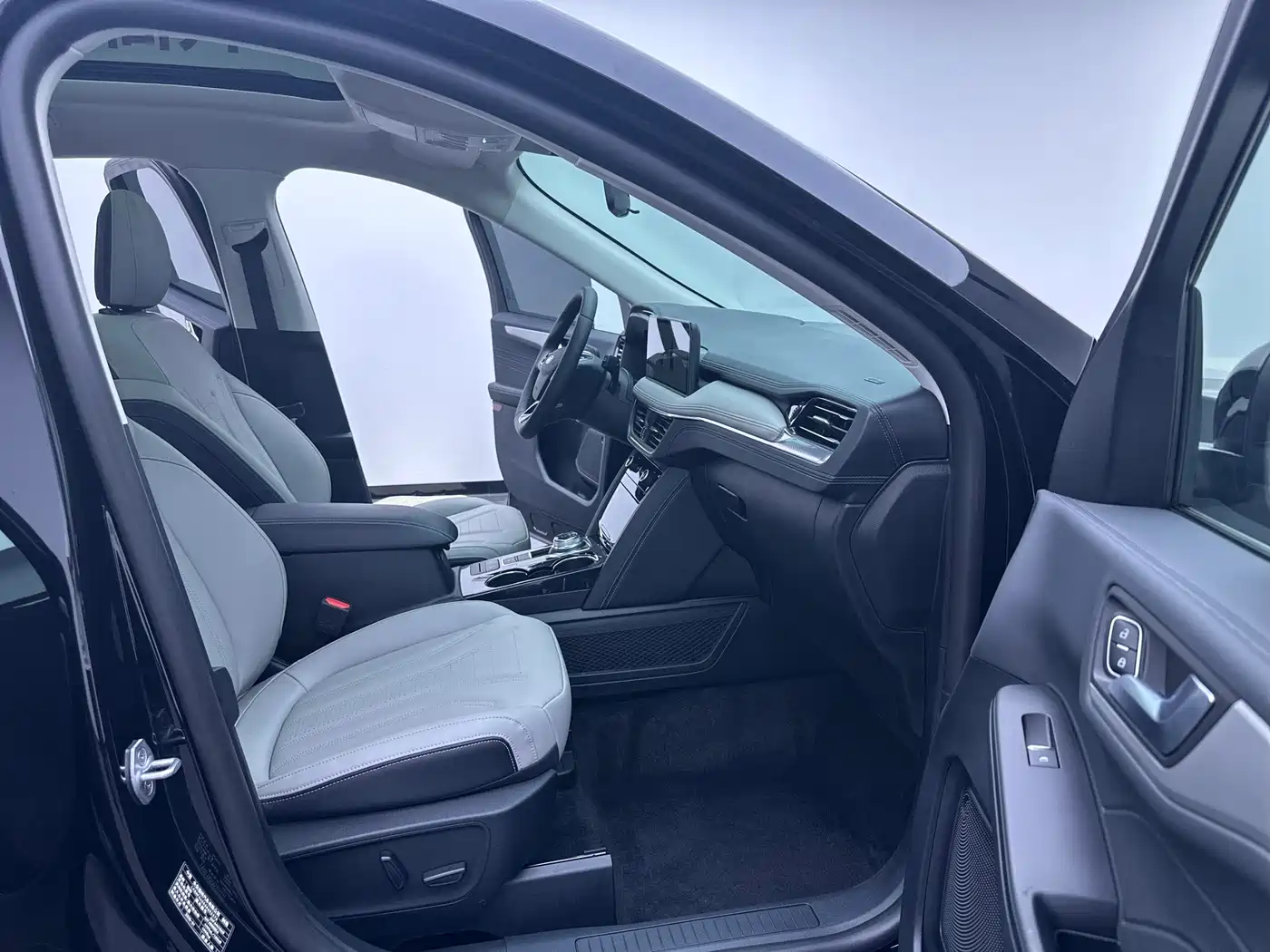 Ford Escape 2025 2024 Model EcoBoost 245 2WD Premium Edition