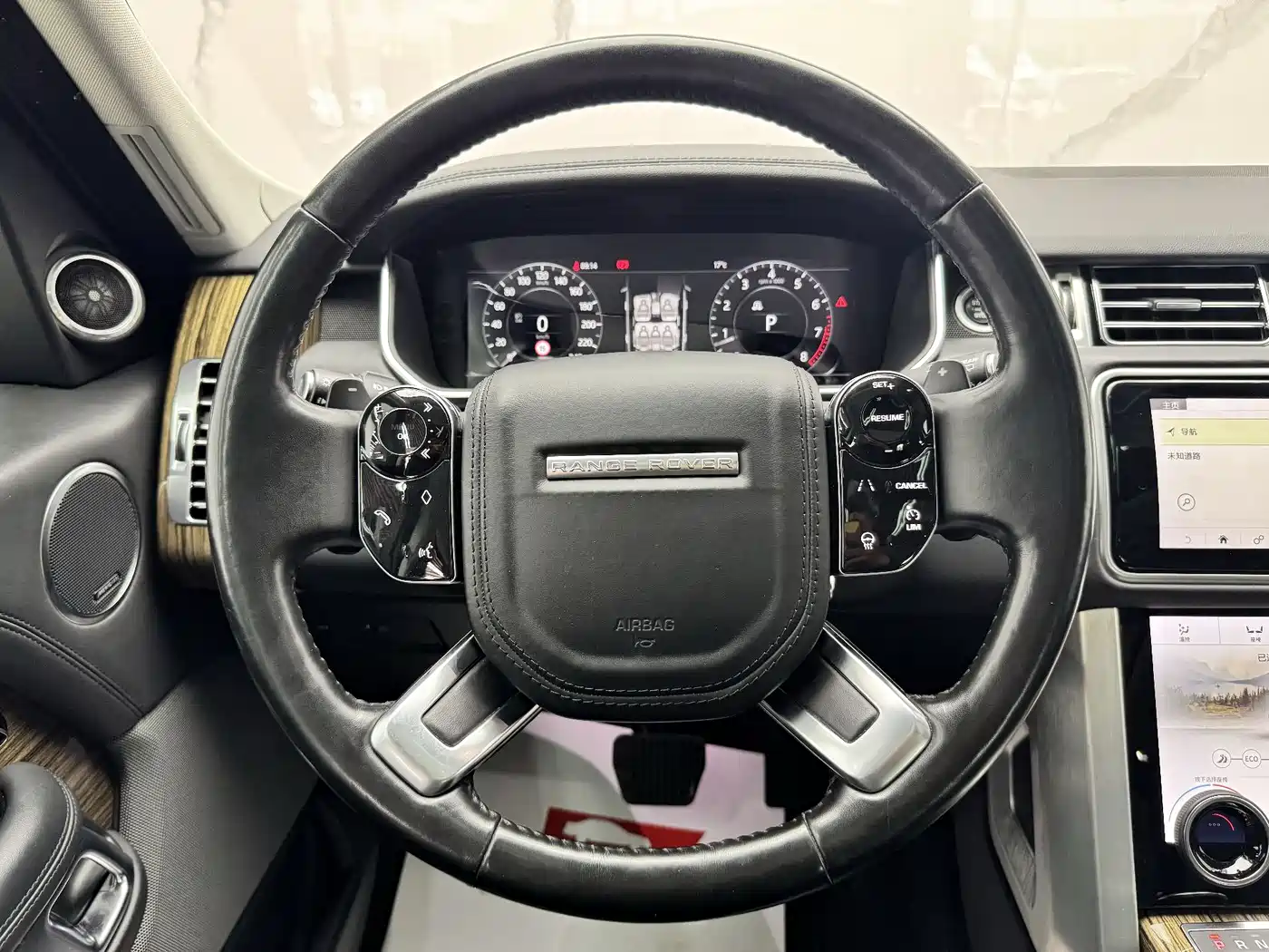 Land Rover Range Rover 2018 3.0 SC V6 Vogue SE Genesis Extended Edition фото 12