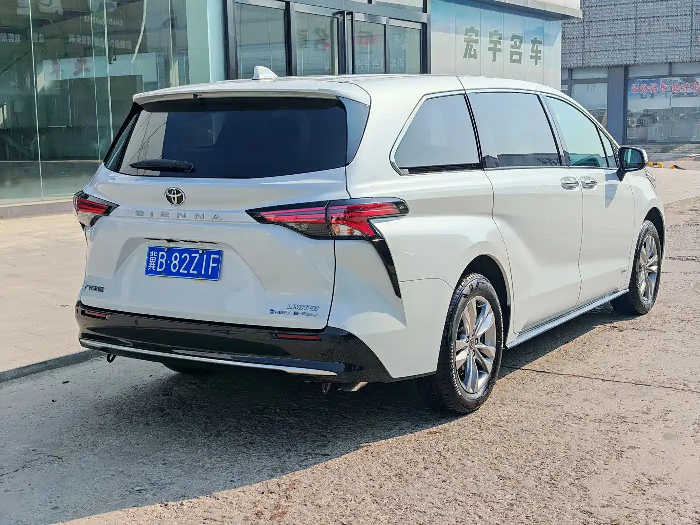 Toyota Sienna 2026 2024 2.5L Hybrid 4WD Premium Edition