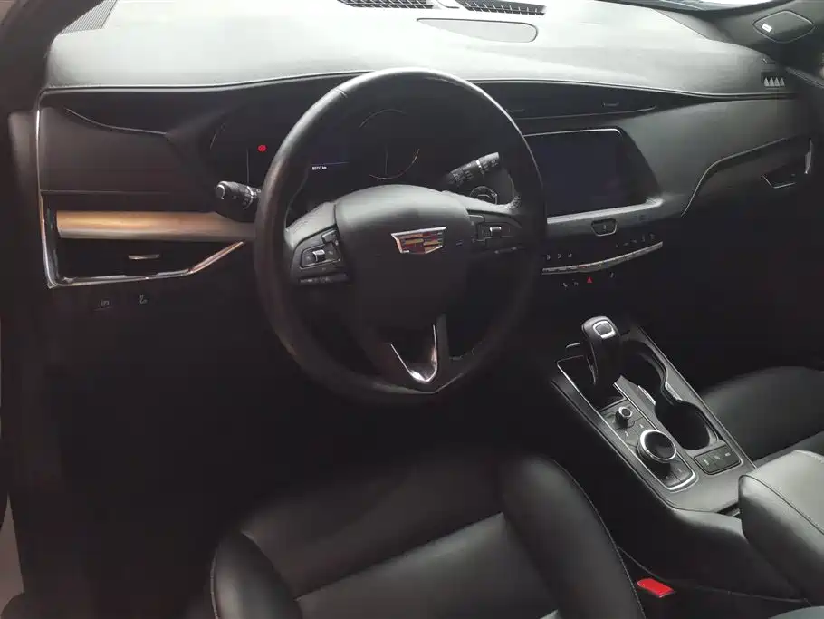 Cadillac XT4 2018 28T FWD Leading Edition фото 12