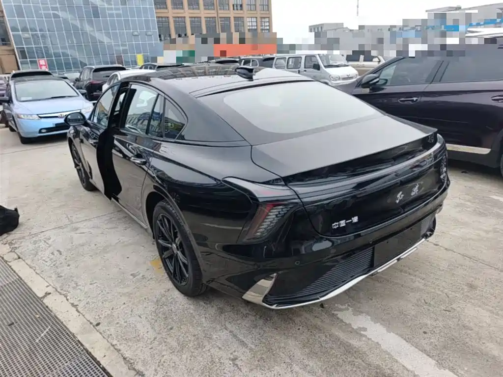 Hongqi H6 2025 Model 2.0T Fashion Edition фото 5