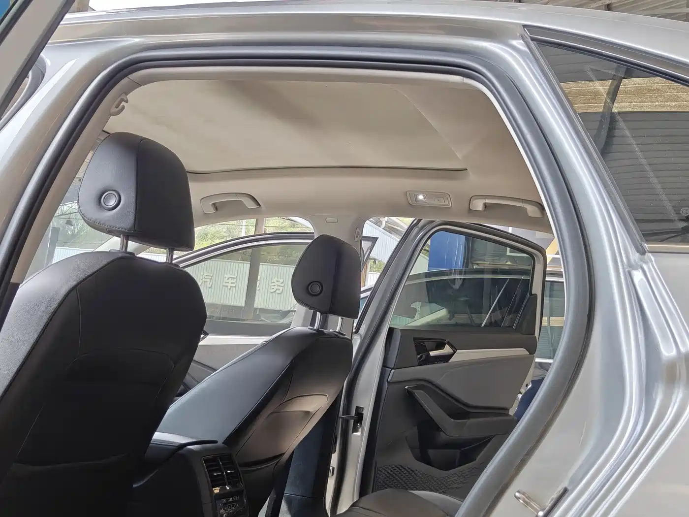 VOLKSWAGEN SAGITAR