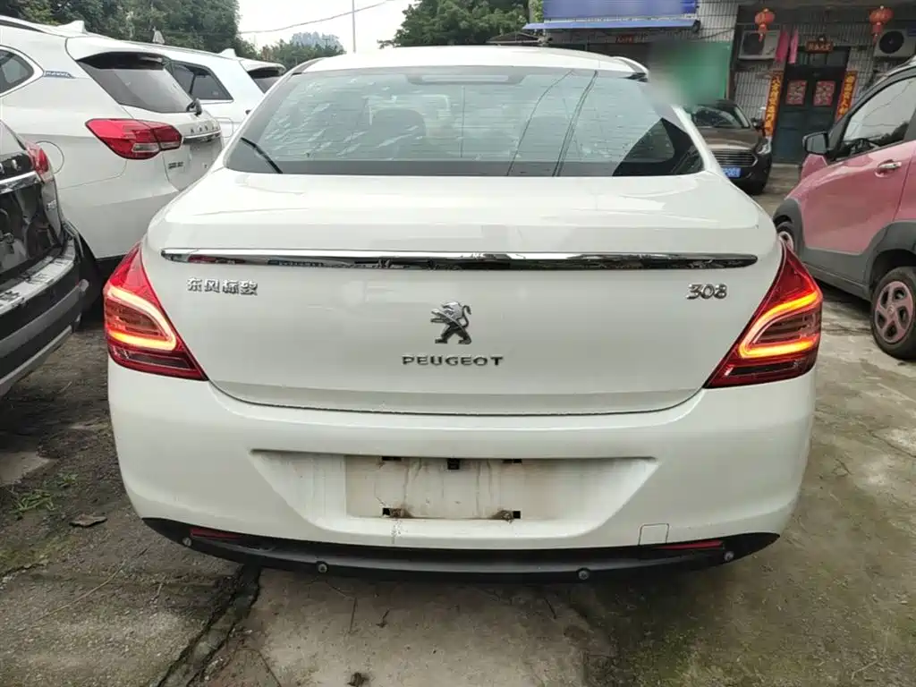 Peugeot 308 2014 Model Joy Edition Classic 1.6L Automatic Superior Style фото 6