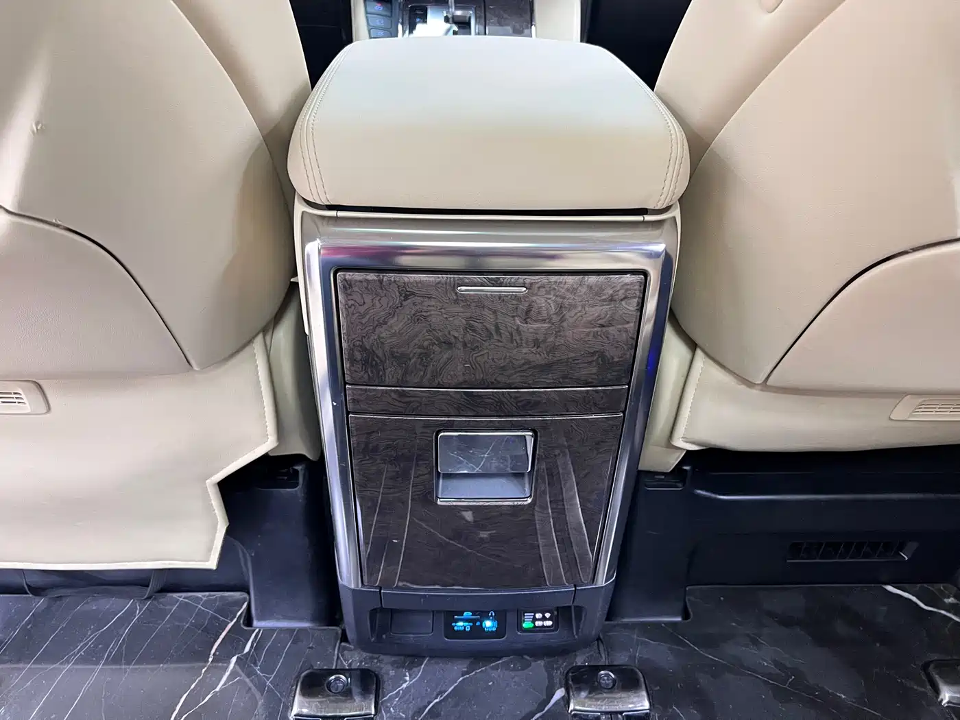 Toyota Vellfire 2021 Crown Hybrid 2.5L HV Premium Edition фото 24