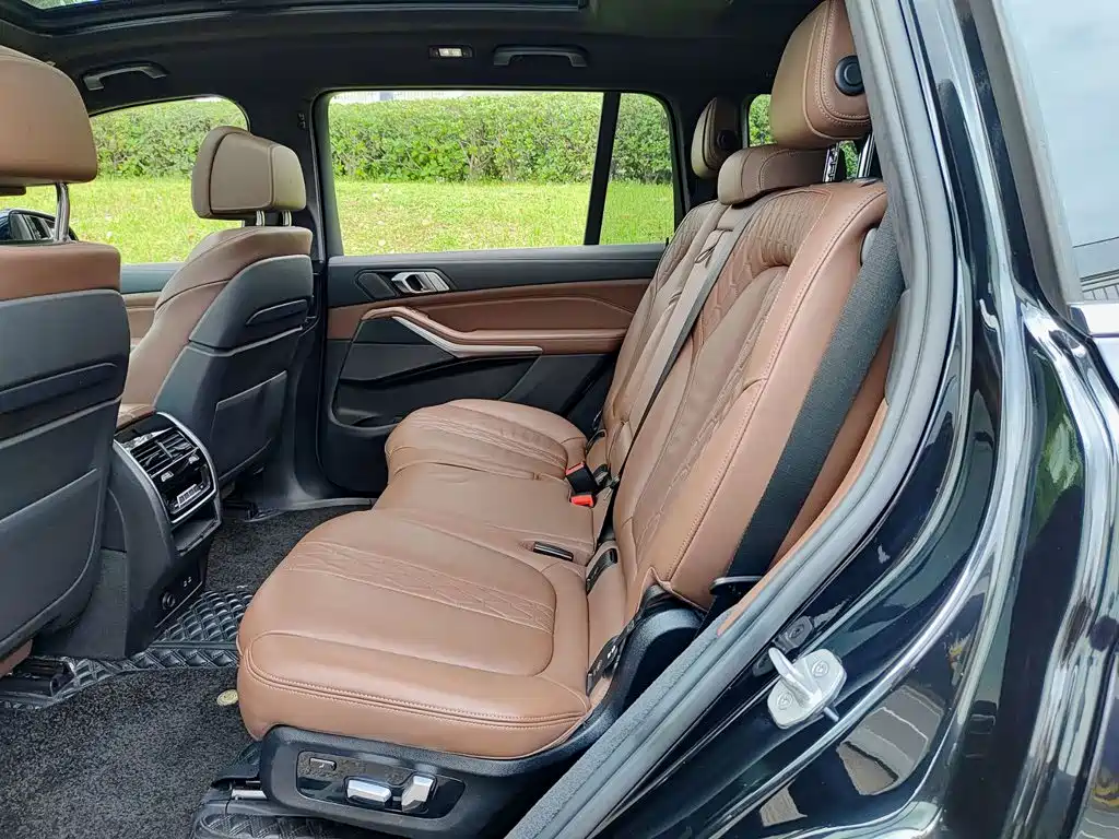 Фото 8 - BMW X7