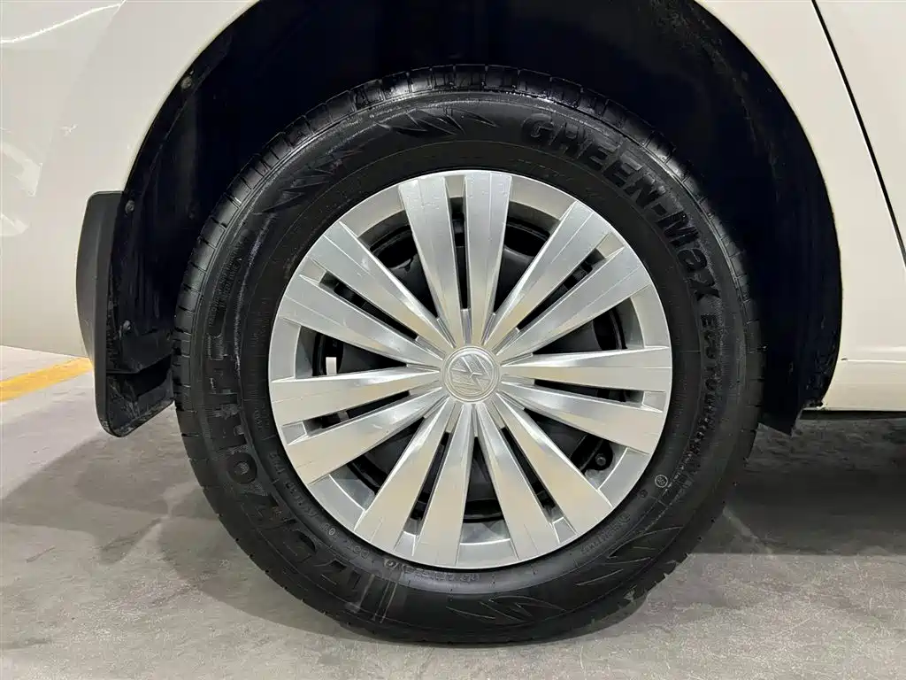 VOLKSWAGEN SANTANA