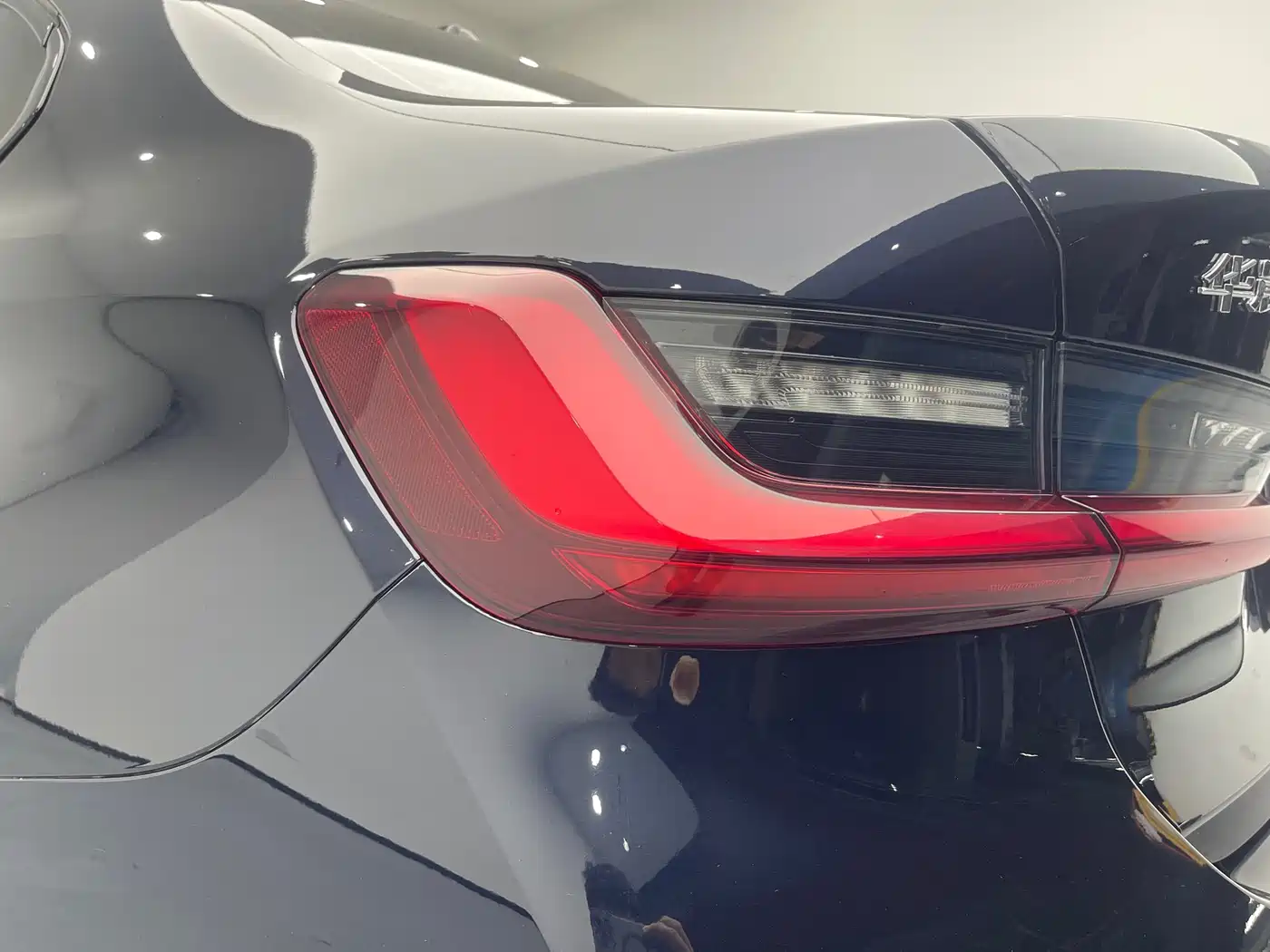 BMW 3 Series 2026 330Li M Sport Shadowline Package фото 9
