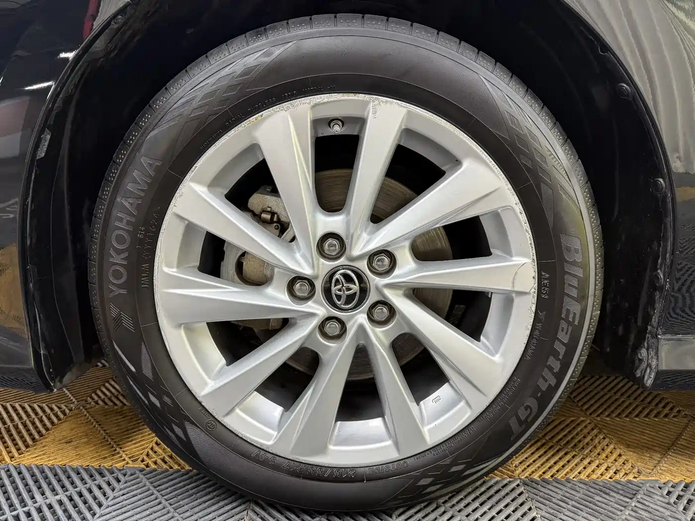 Toyota Camry 2021 Hybrid 2.5HGVP Leading Edition фото 6