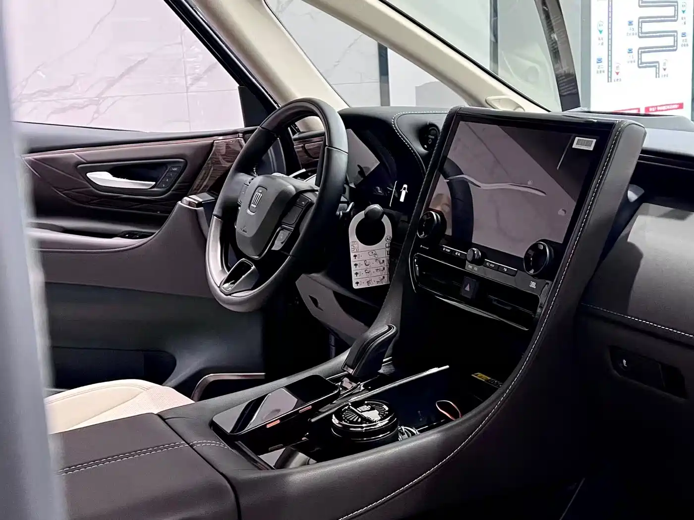 Toyota Vellfire 2025 Crown Hybrid 2.5L Ink Gold Executive Edition фото 4