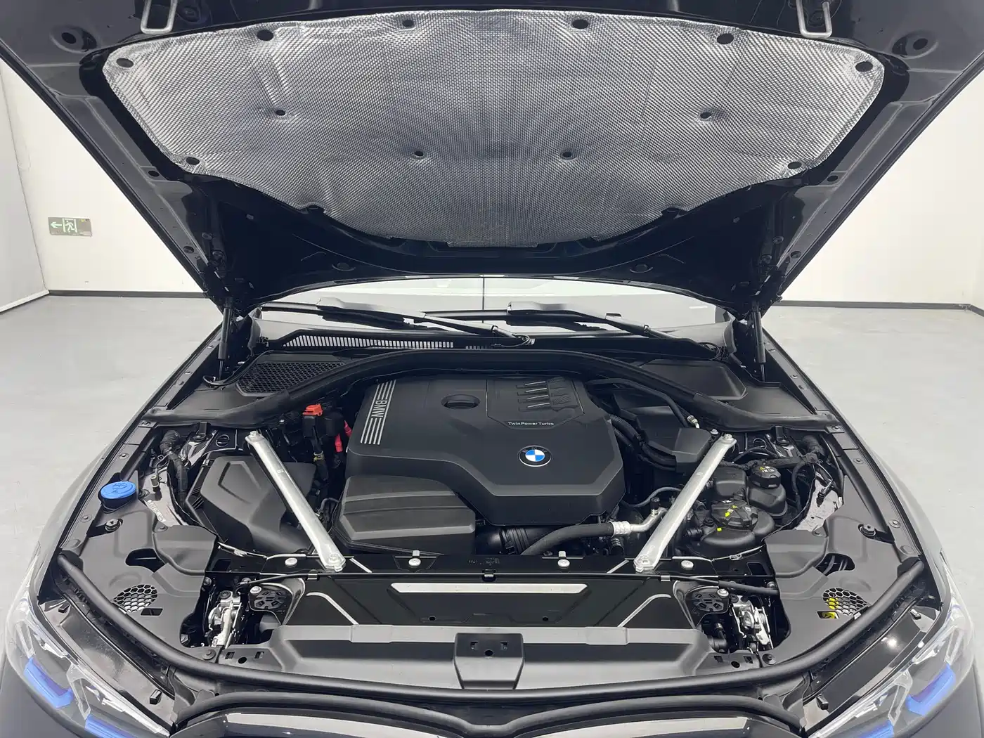 BMW 3 Series 2026 330Li M Sport Shadowline Package фото 20