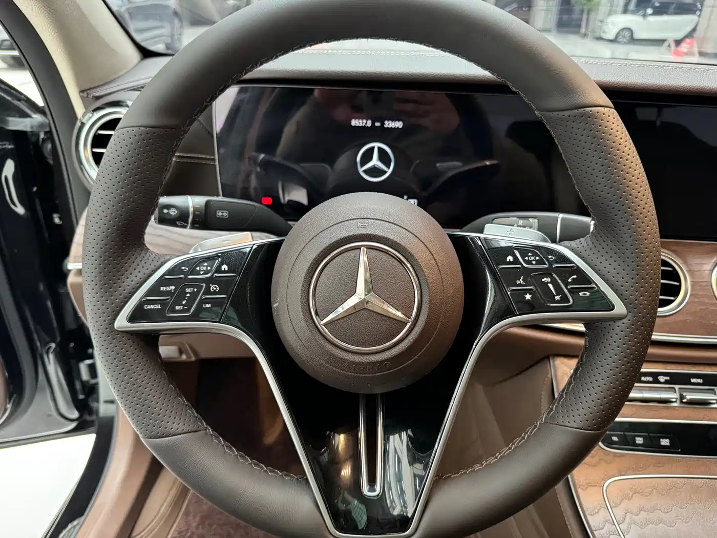 Mercedes-Benz E-Class 2022 Second Facelift E 300 L Luxury фото 18
