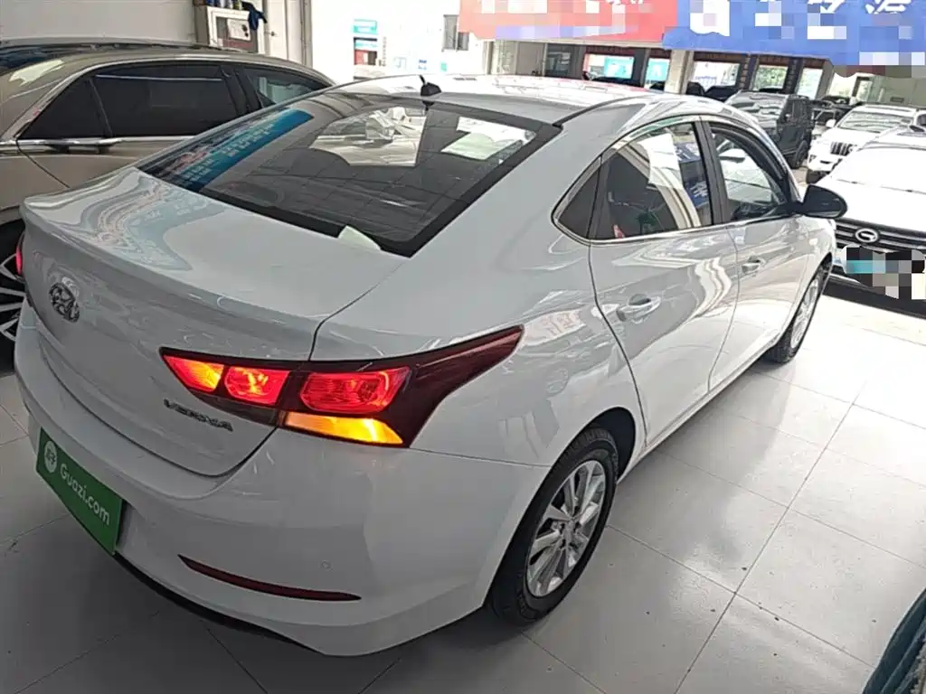 Hyundai Verna 2016 1.4L Automatic Cool Edition GLS фото 7