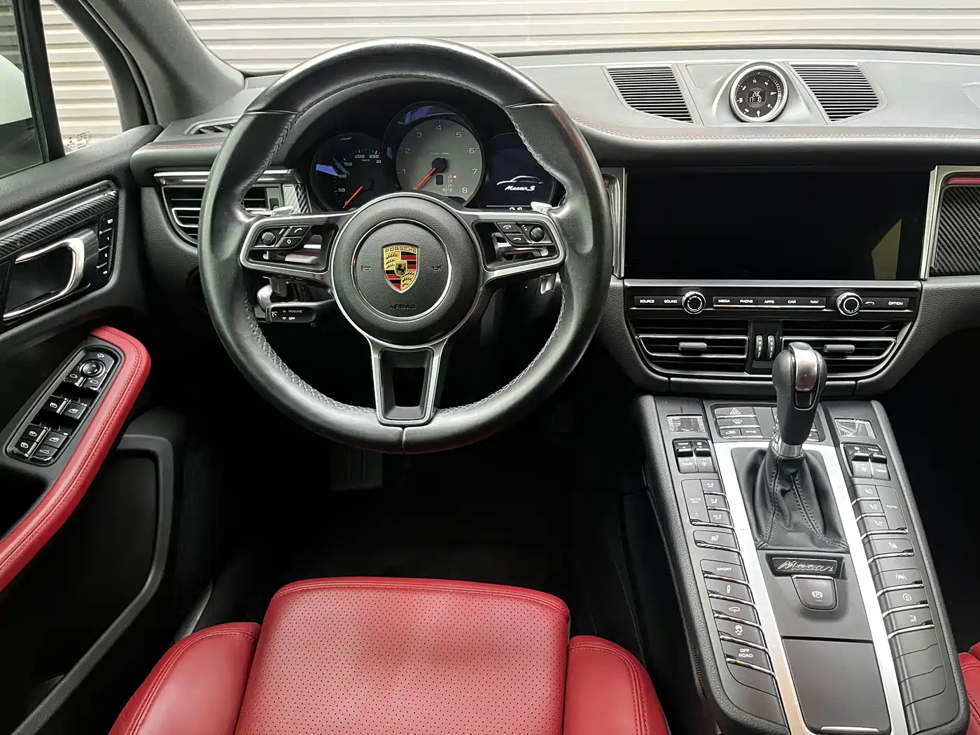 Фото 16 - Porsche Macan