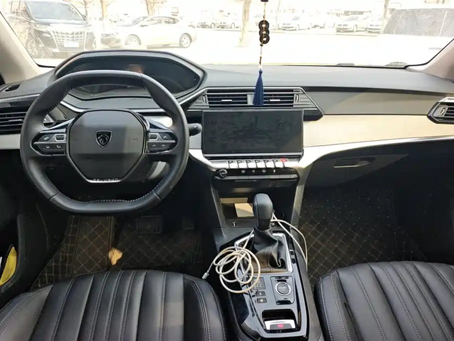 PEUGEOT 408