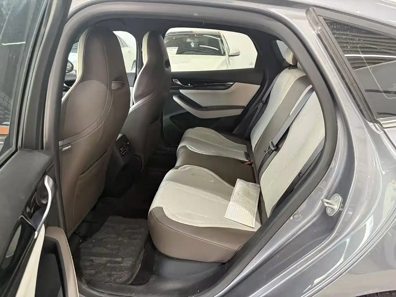 BYD Qin PLUS 2024 Glory Edition DM-i 55KM Leading фото 6