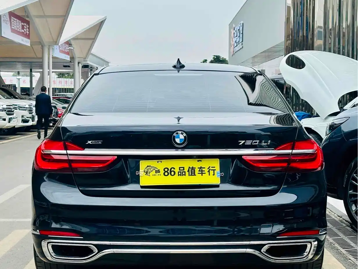 BMW 7 Series 2017 750Li xDrive Customized Edition (4-Seater) фото 3