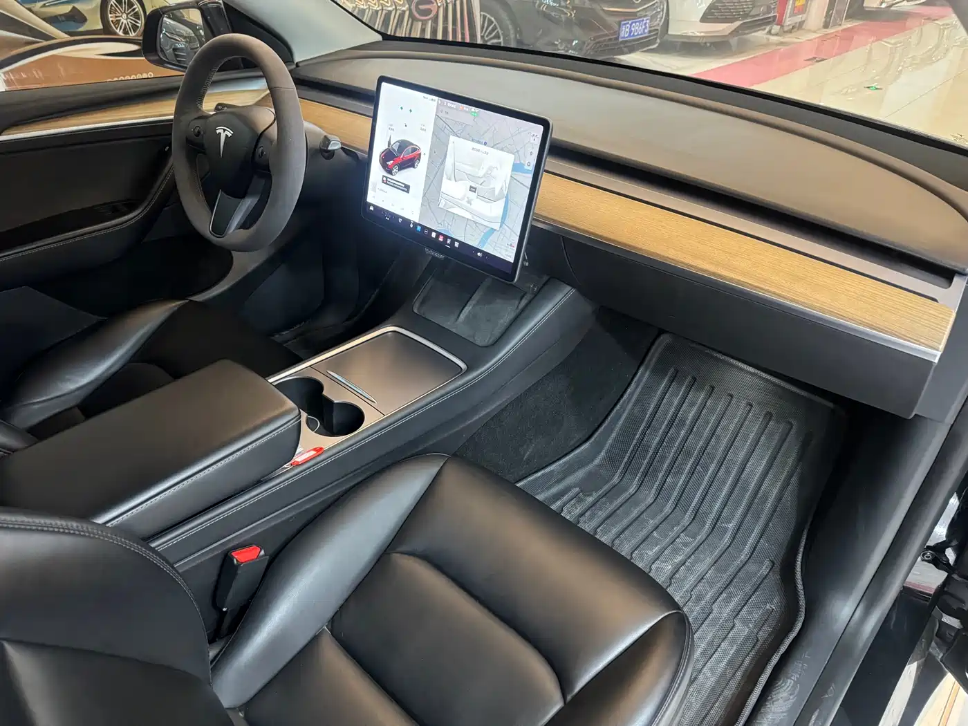 TESLA MODEL Y