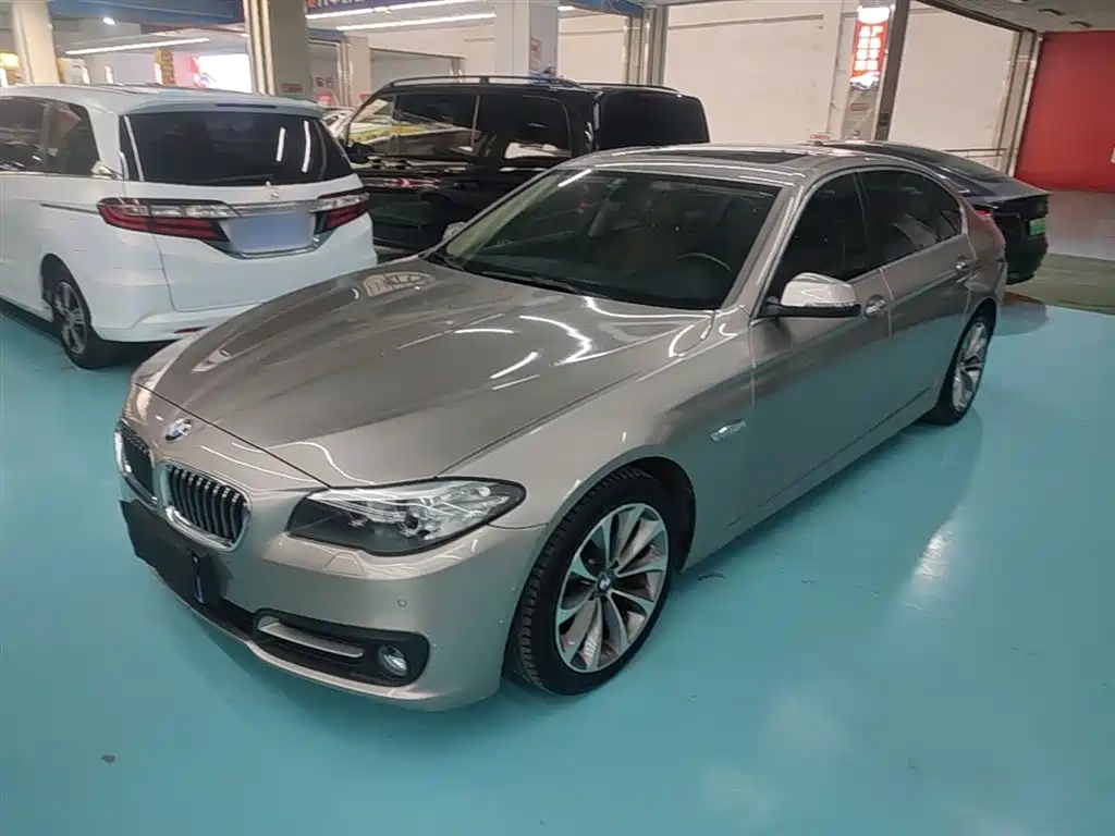 BMW 5 Series 2017 525Li Leading Edition фото 2