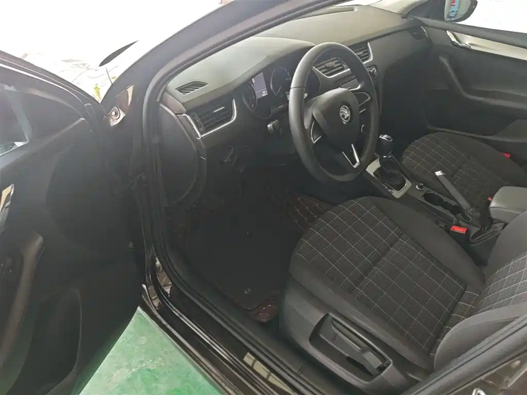 Škoda Octavia 2018 TSI230 DSG Comfort Edition фото 16