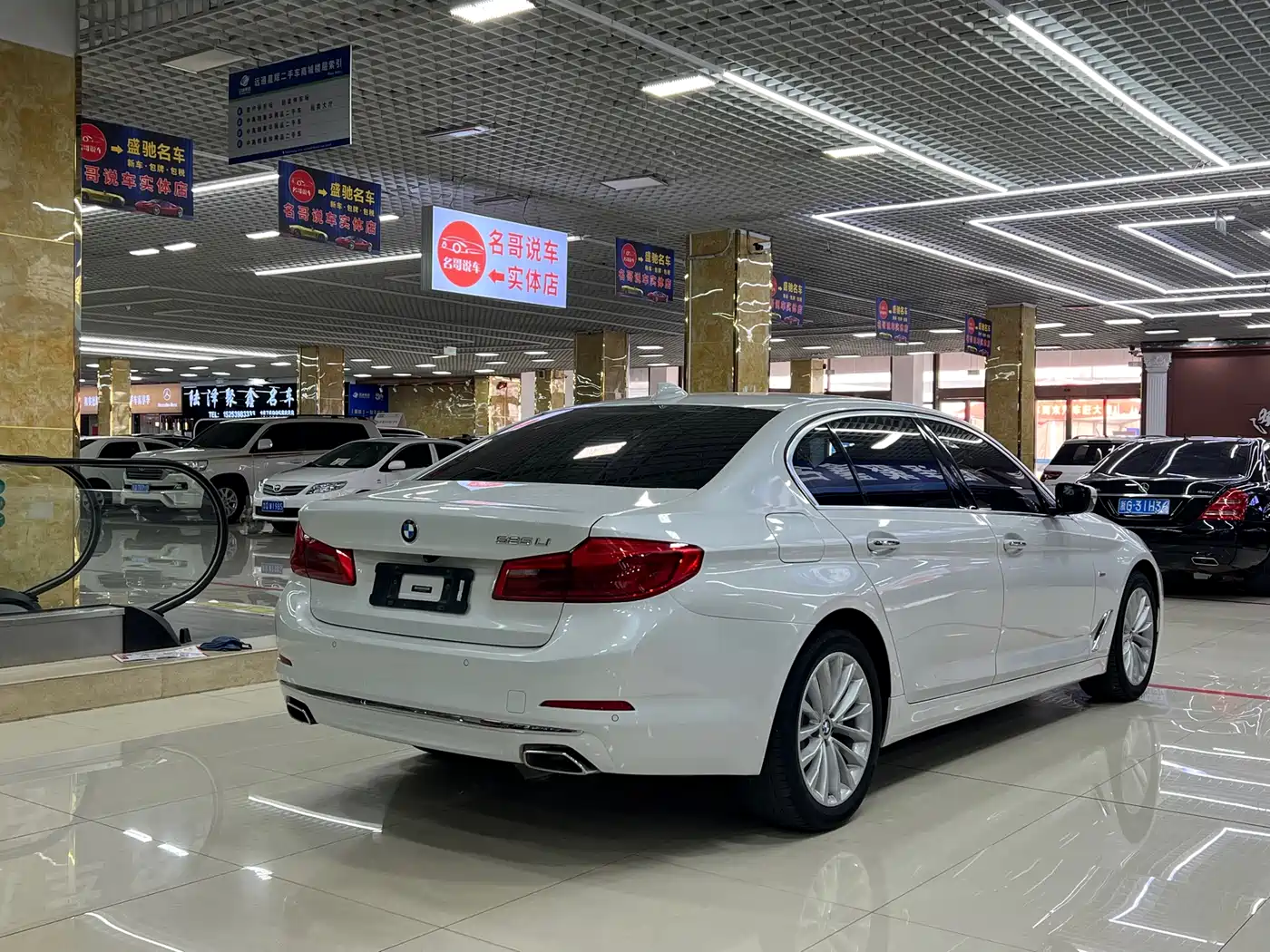 BMW 5 Series 2018 525Li Luxury Package фото 17