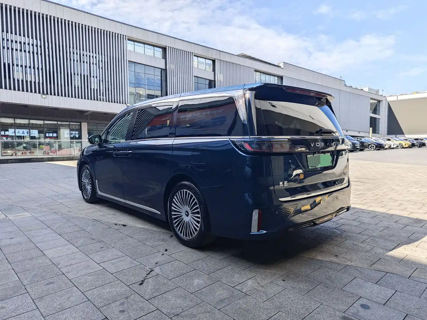 Voyah Auto Voyah Dreamer 2025 PHEV AWD Flagship Kunpeng Edition фото 3