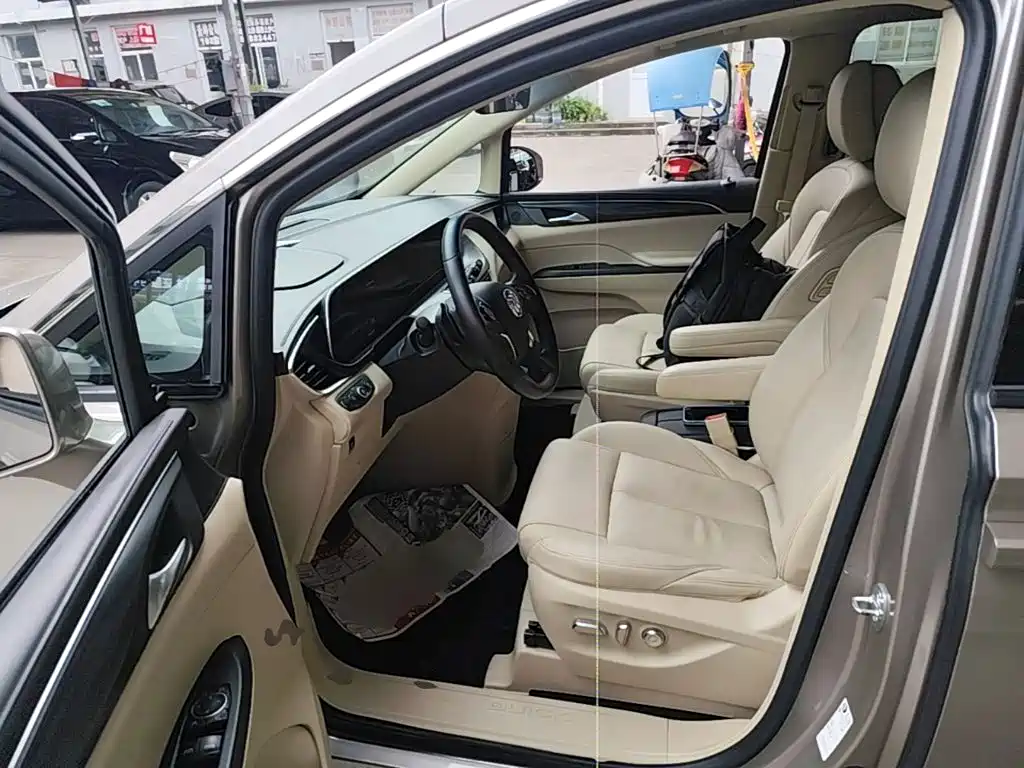 Фото 16 - Buick GL8