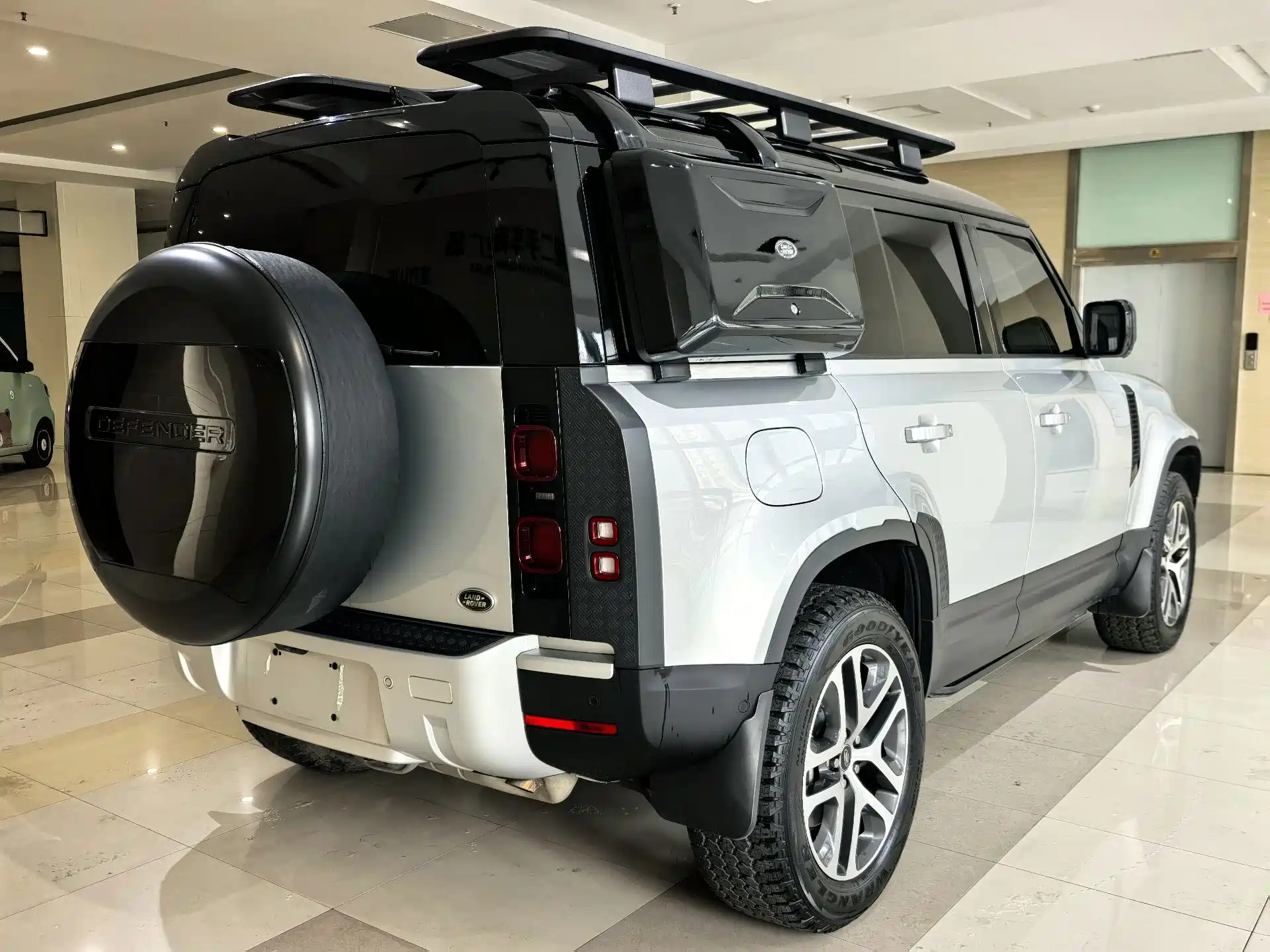 صورة 14 - Land Rover Defender