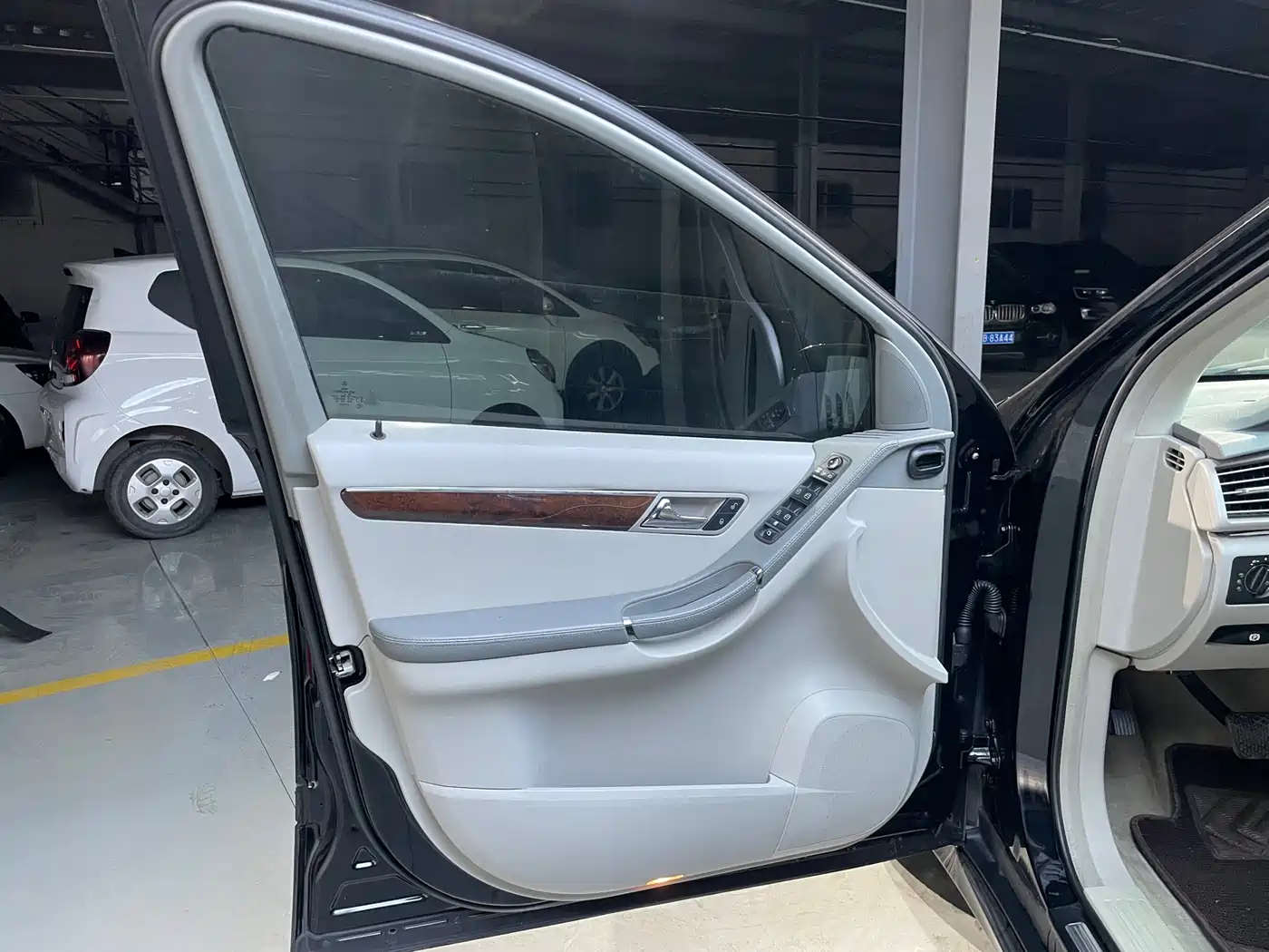 Mercedes-Benz R-Class 2009 Model R 300 L Business Version фото 13