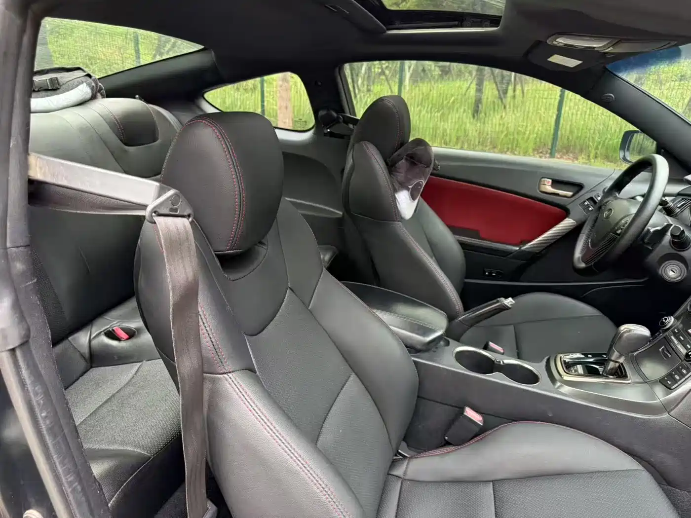 Hyundai Genesis Coupe 2012 2.0T Automatic Elegant Edition фото 14