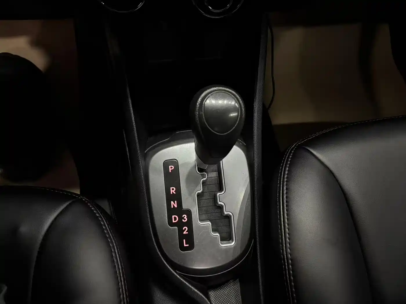 Kia K2 2012 Sedan 1.4L AT GLS Commemorative Edition фото 16