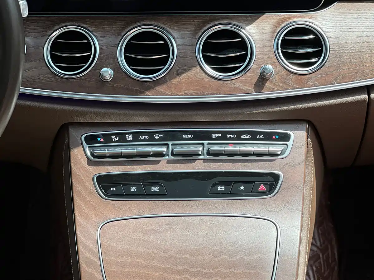 MERCEDES-BENZ E CLASS