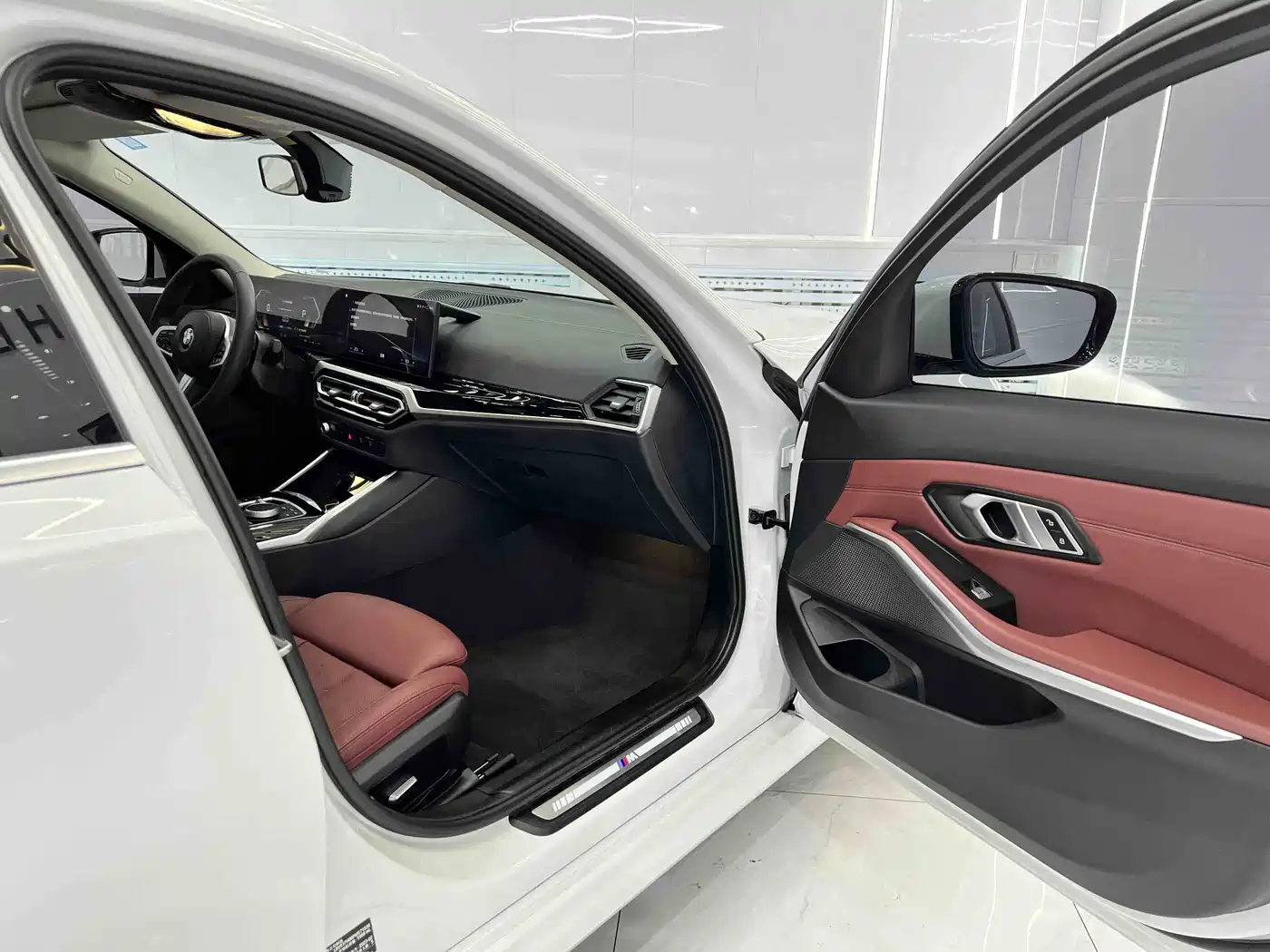 BMW 3 Series 2023 320Li M Sport Package фото 17