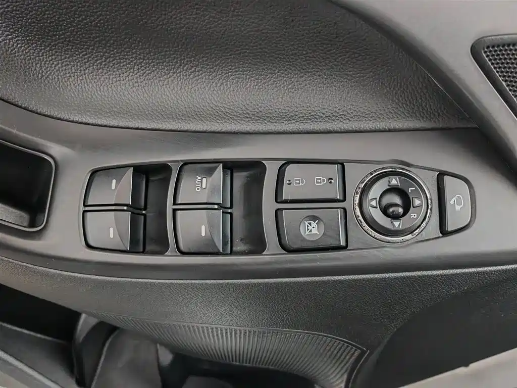 Hyundai Langdong 2015 1.6L Auto Exclusive фото 9