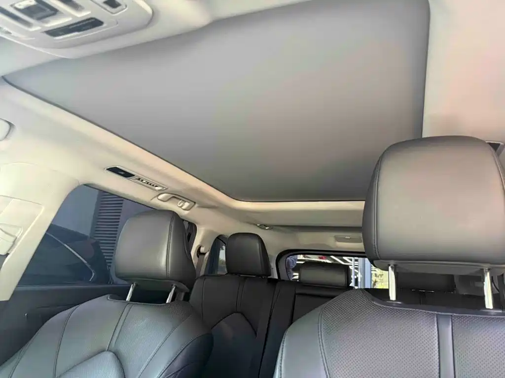 Photo 2 - Toyota Highlander
