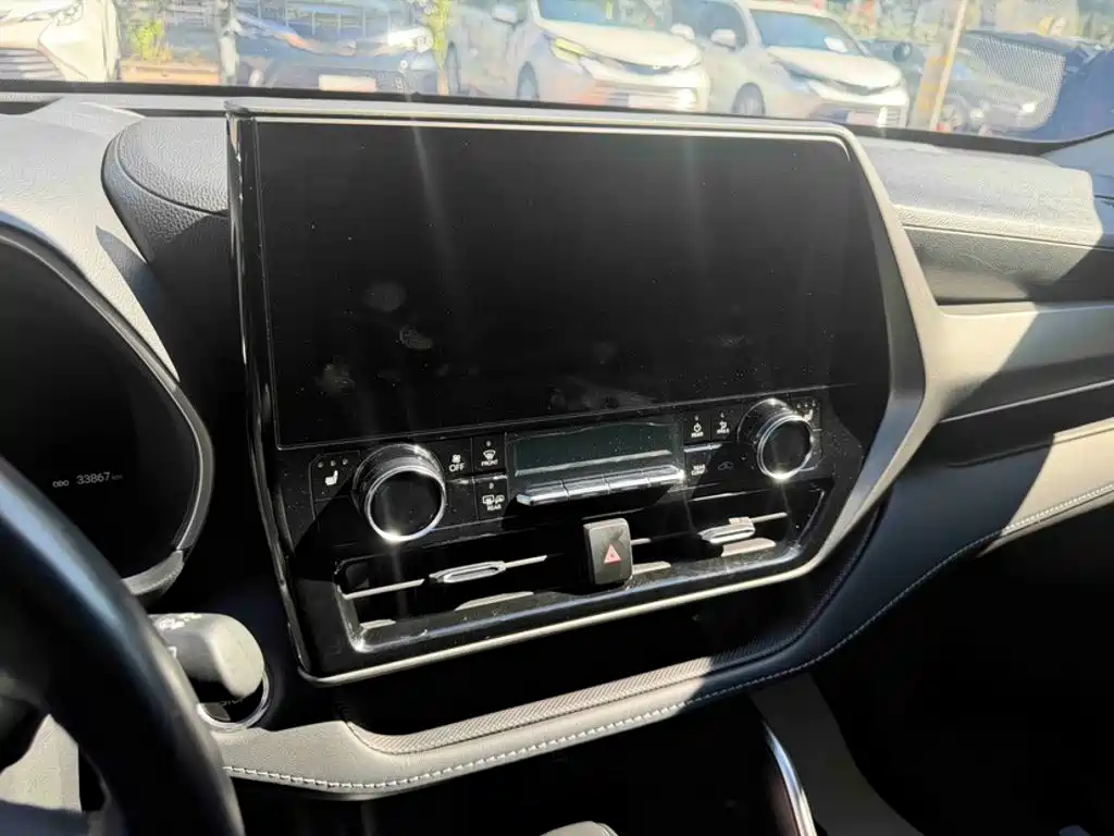 Photo 19 - Toyota Highlander