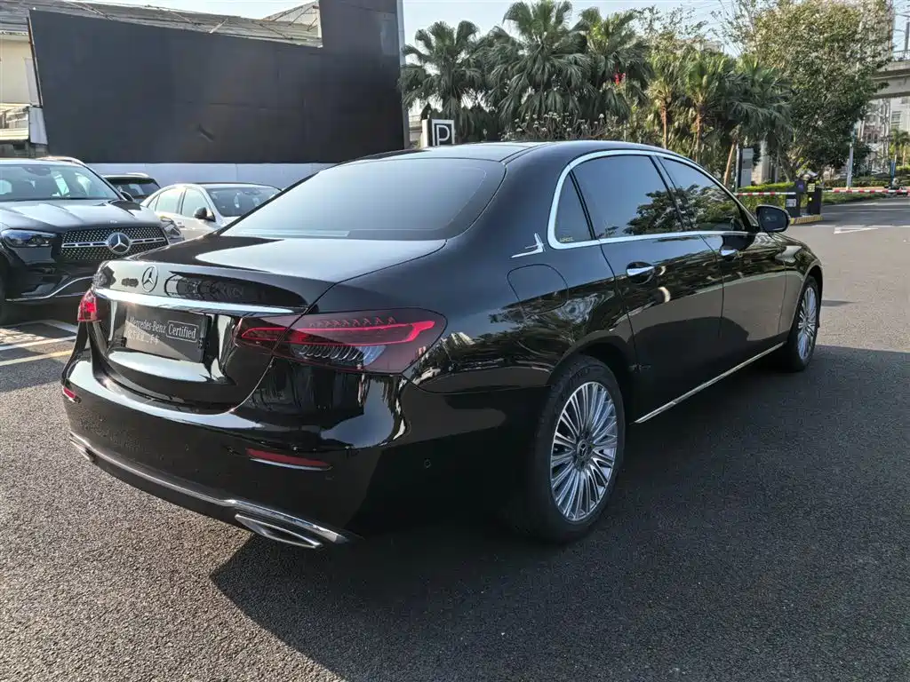 MERCEDES-BENZ E CLASS