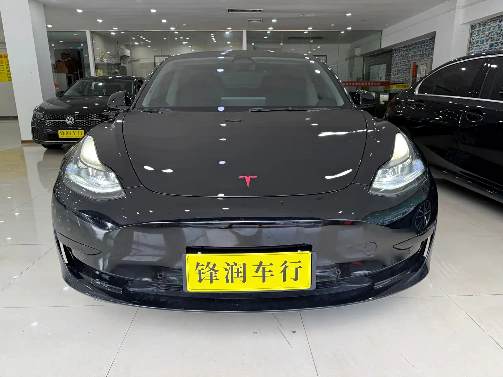 Фото 2 - Tesla Model 3