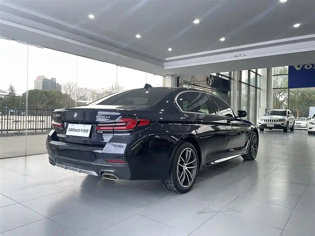 BMW 5 Series 2021 525Li M Sport Package фото 4