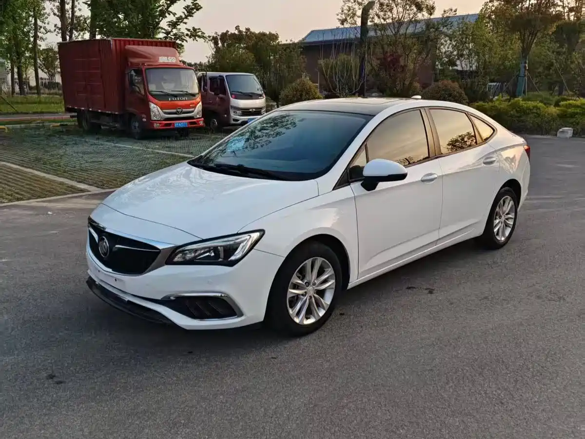 Buick Verano 2018 Sedan 20T Dual Clutch Leading