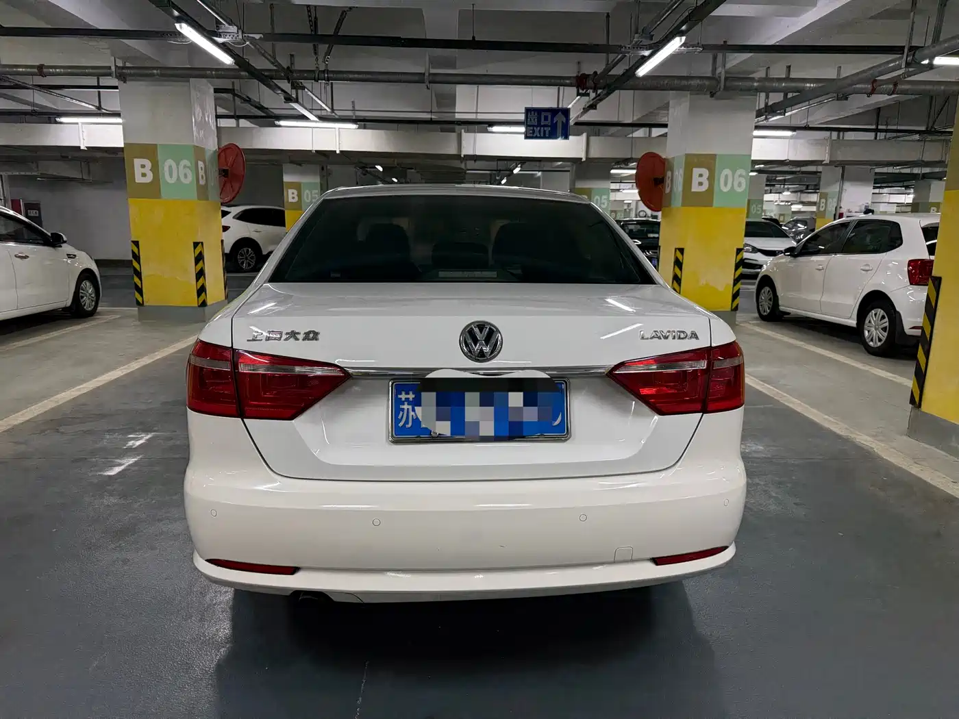 Volkswagen Lavida 2013 1.6L Automatic Luxury Edition фото 3