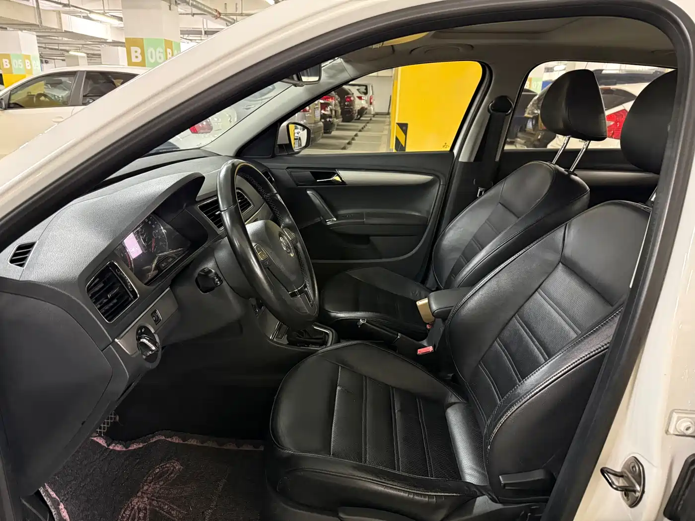 Volkswagen Lavida 2013 1.6L Automatic Luxury Edition фото 6