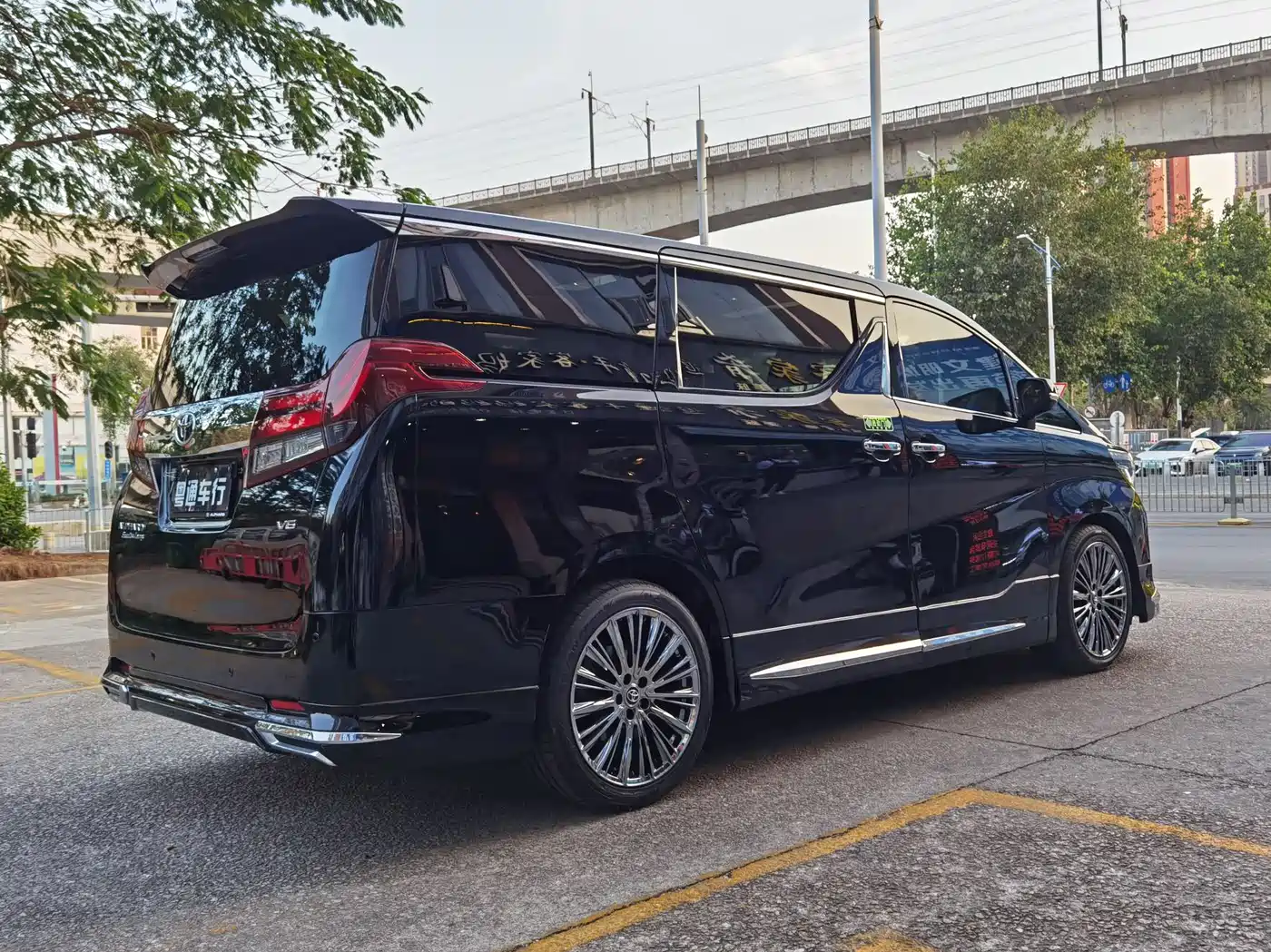 Toyota Alphard 2015 3.5L Premium Edition фото 6