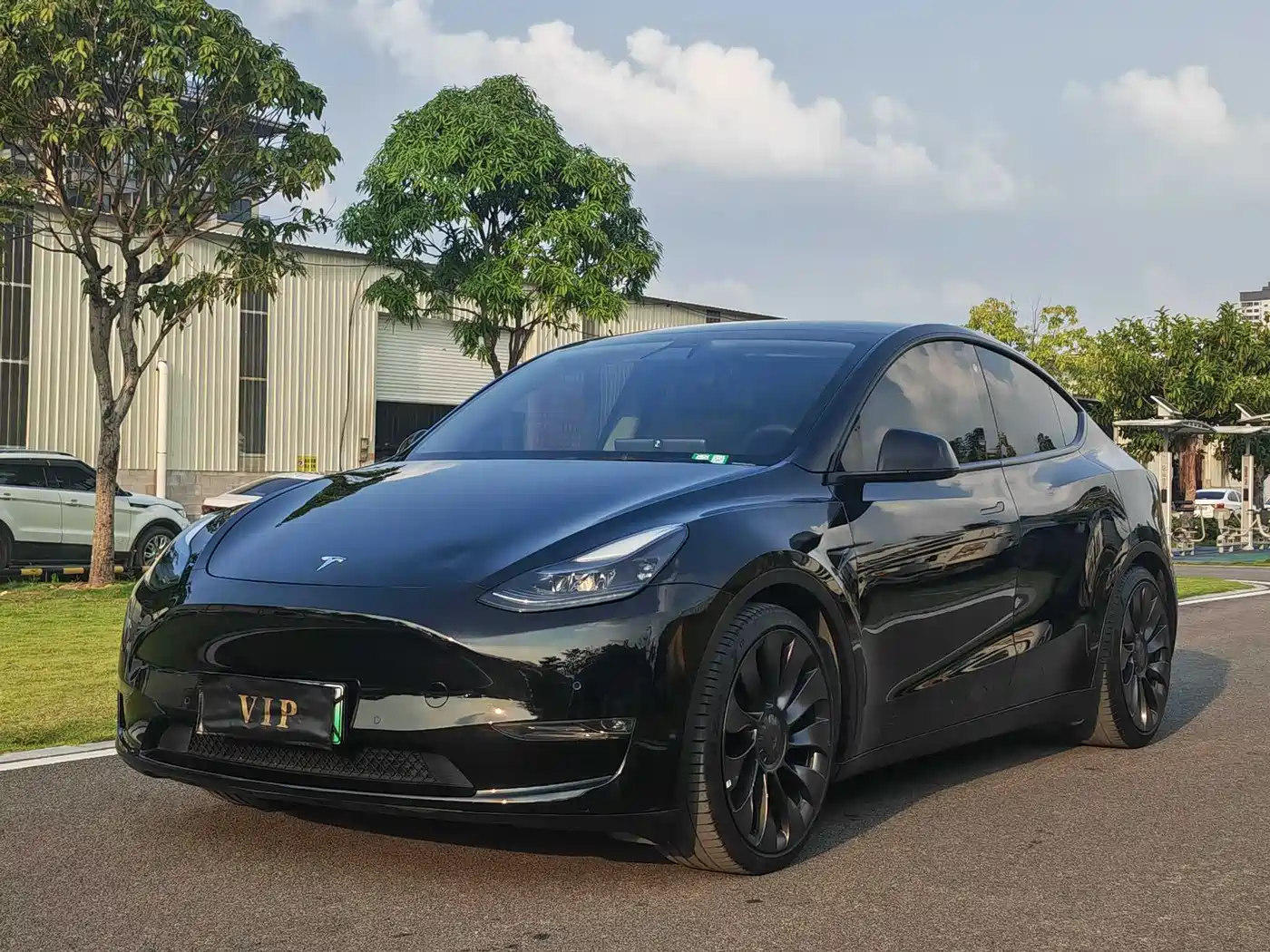 TESLA MODEL Y