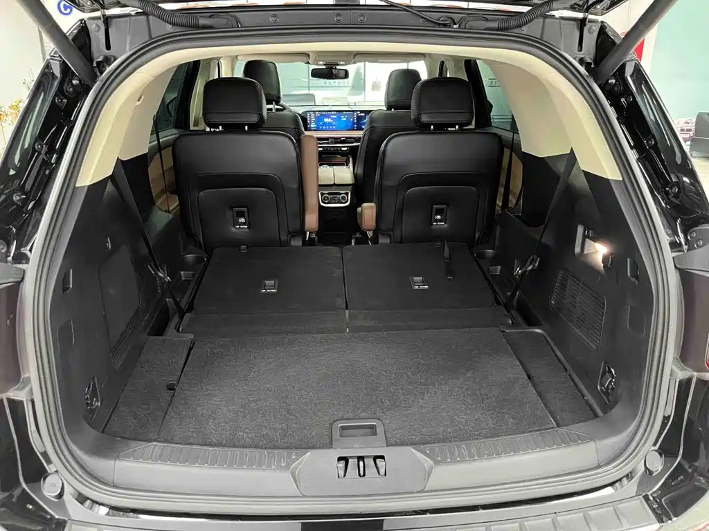Фото 21 - Ford Explorer