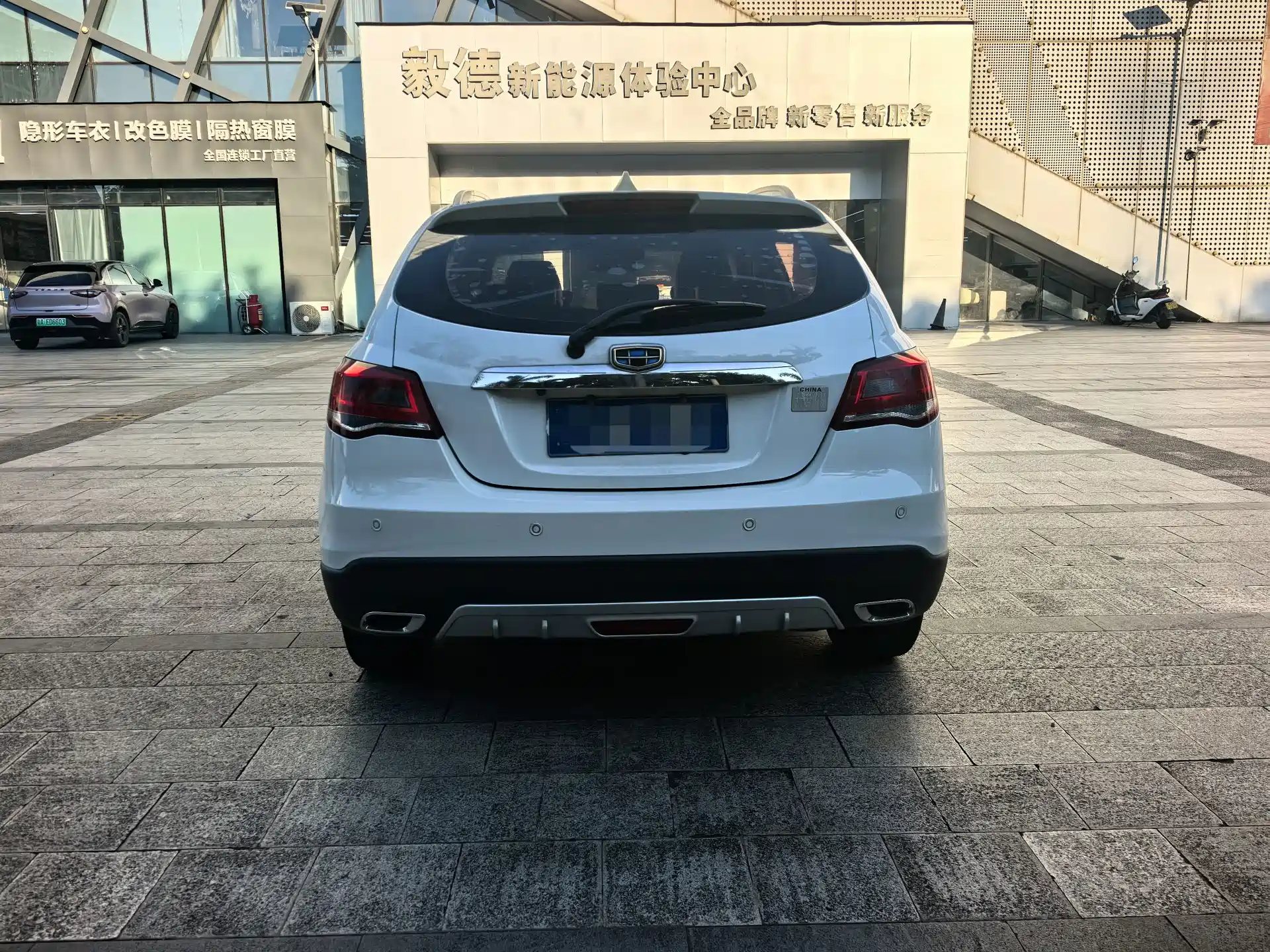 Фото 5 - Geely Emgrand