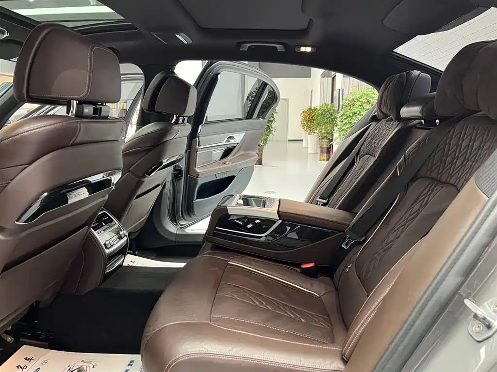 BMW 7 Series 2019 Facelift 730Li M Sport Package фото 8