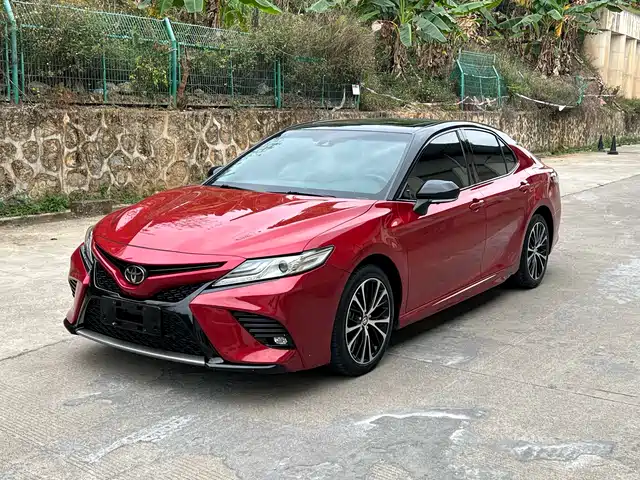 TOYOTA CAMRY