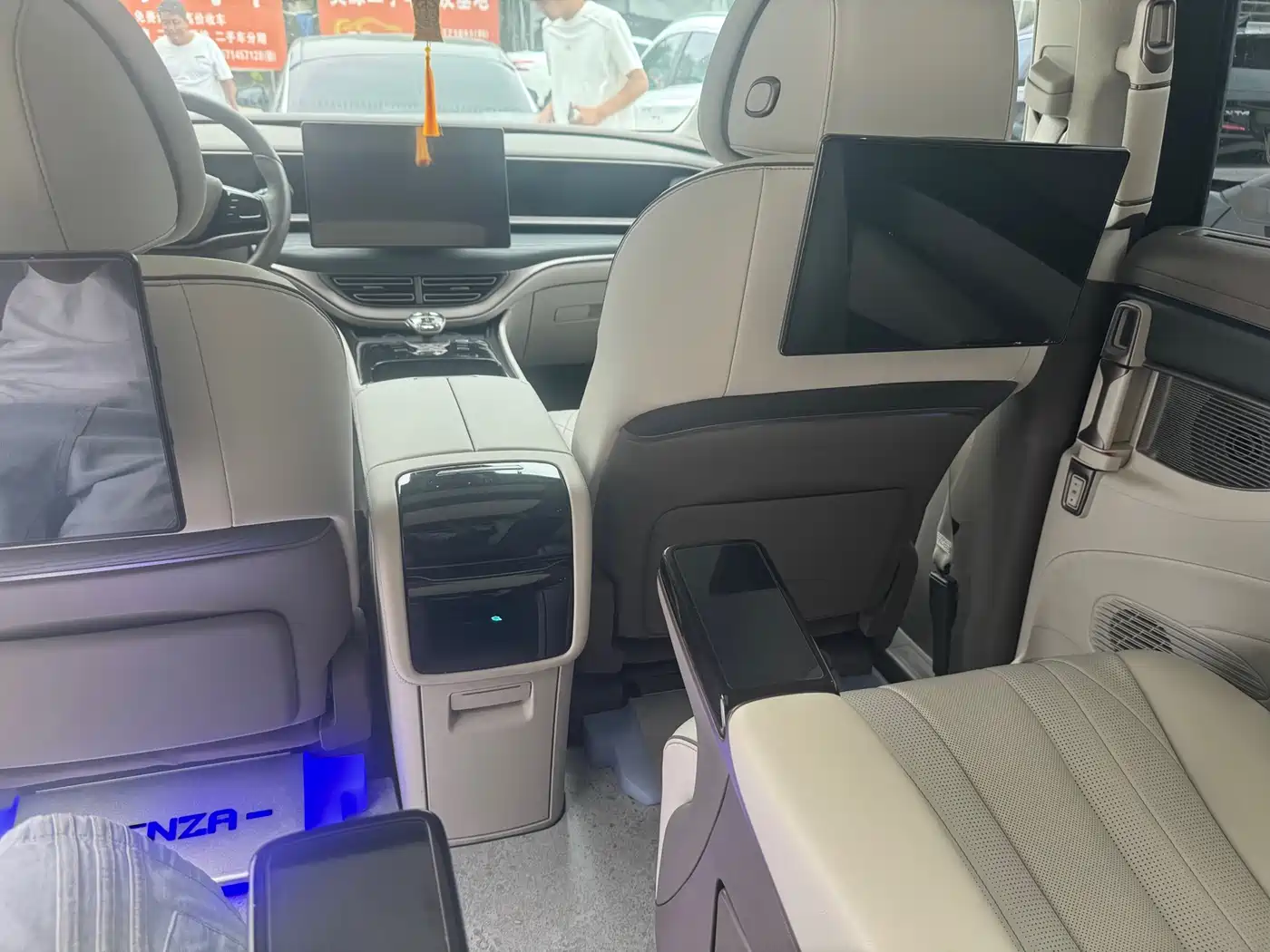 Denza D9 2022 DM-i 970 AWD Flagship фото 9