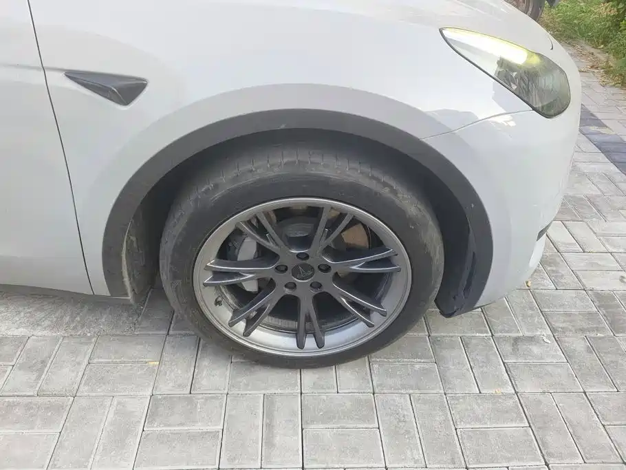 Photo 6 - Tesla Model Y