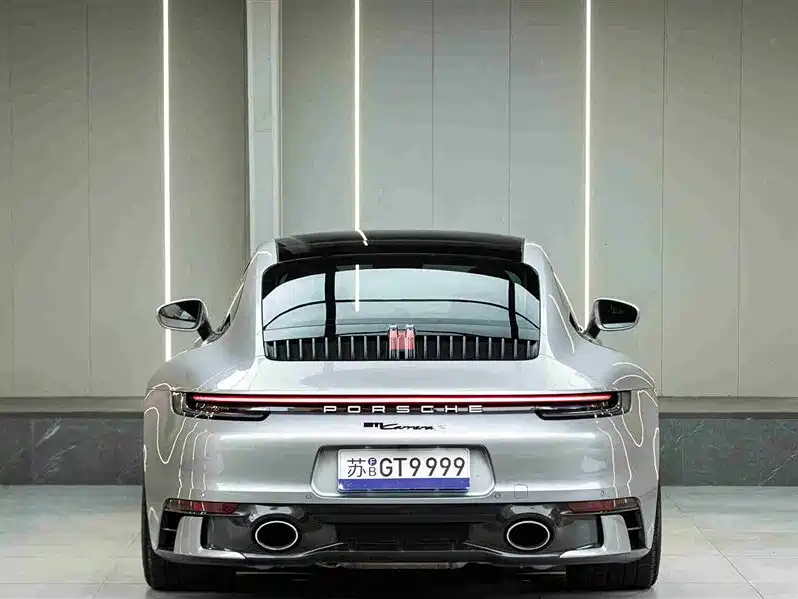 PORSCHE 911